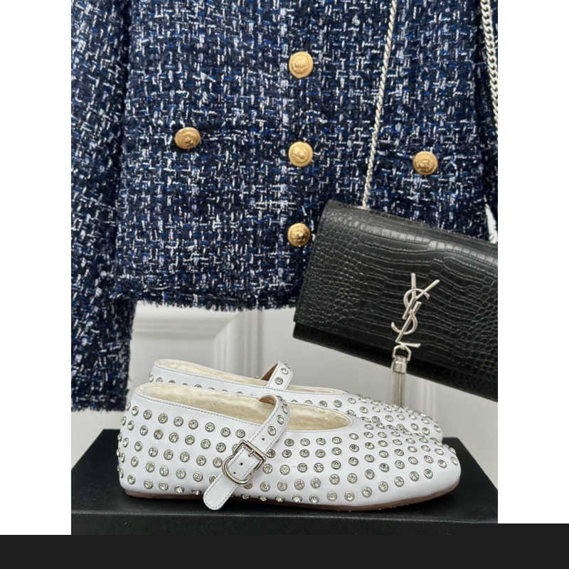 Other flat shoes